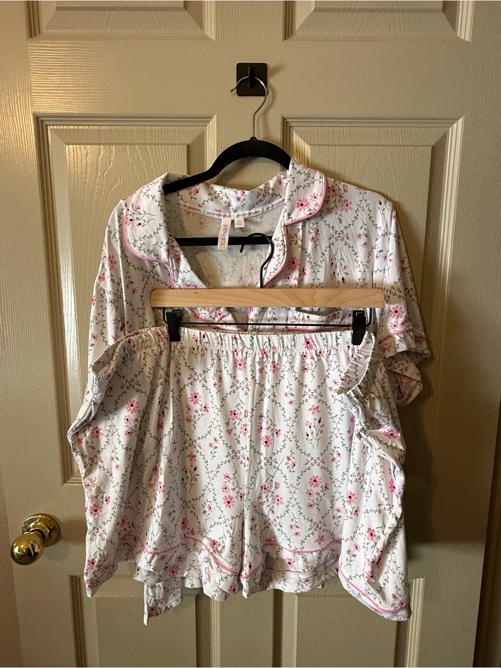 JoySpun Women’s Floral White and Pink Ruffle Pajama Set
